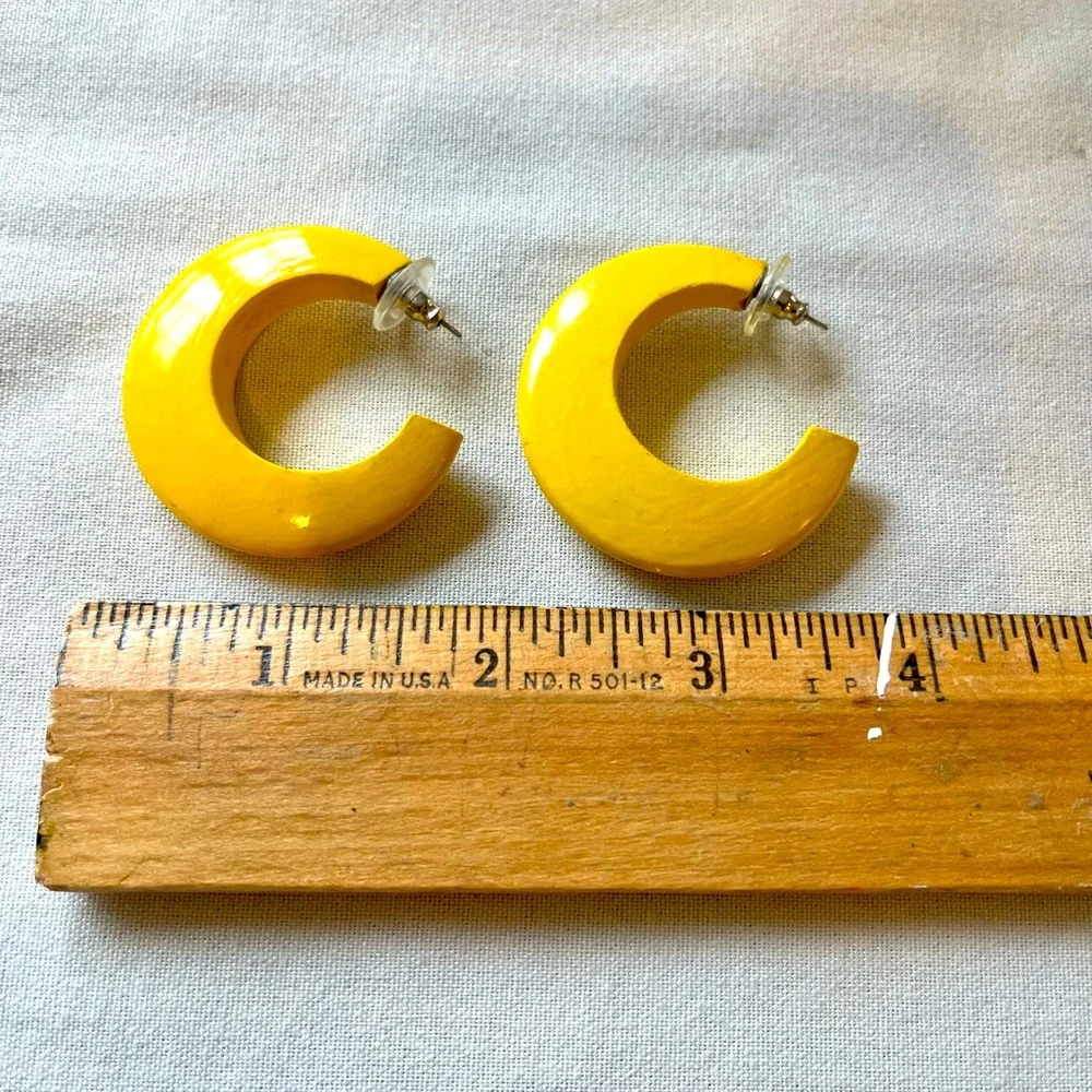 Vintage Wooden Yellow Hoop Earrings - Picture 14 of 16